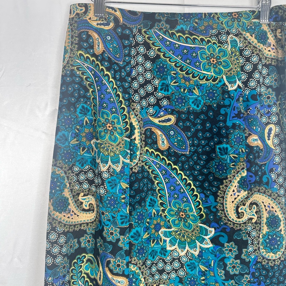 Notations Paisley‎ Skirt in Blue and Green - Picture 3 of 8